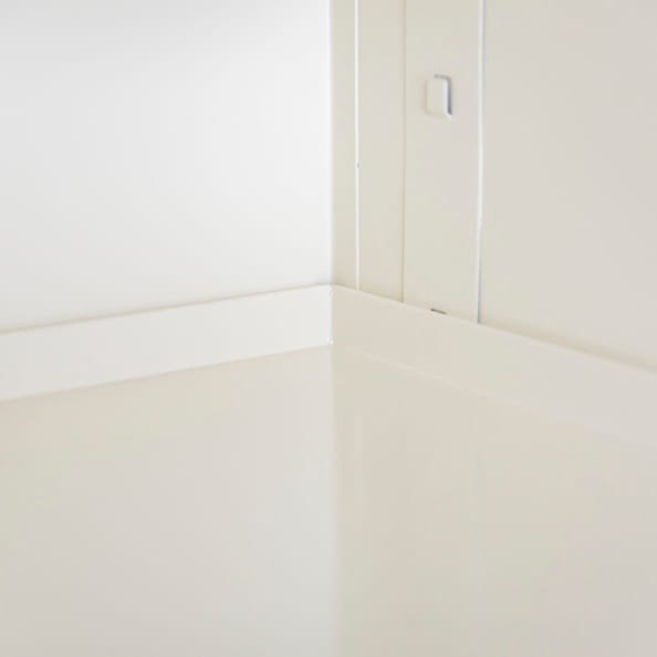 Retention shelf