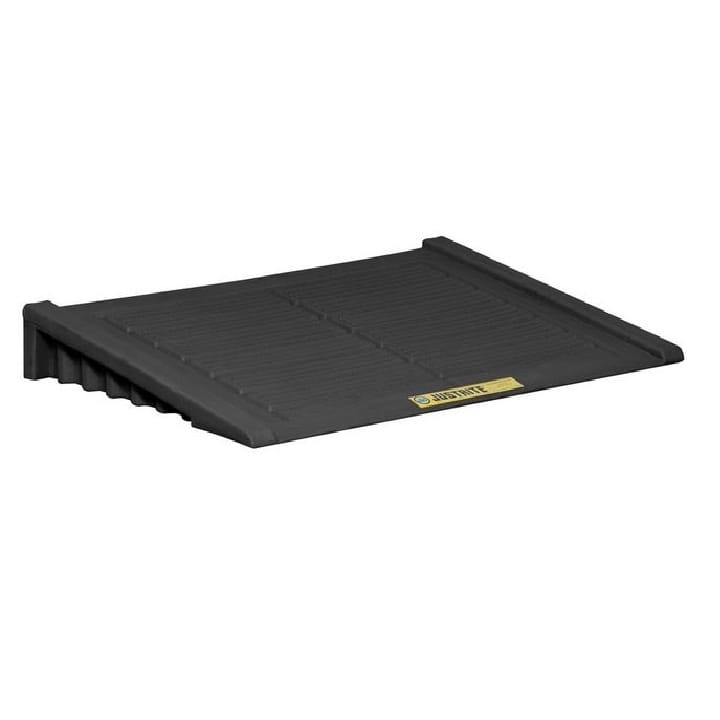 Ramp for the containment pallets